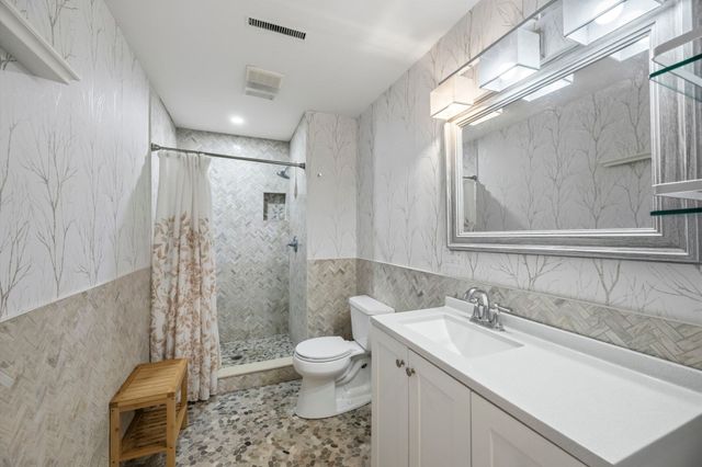 17 Walnut Court 17, Rockland, MA 02370