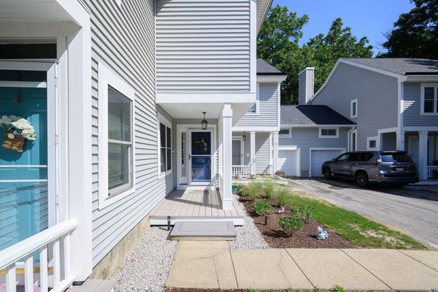 17 Walnut Court 17, Rockland, MA 02370