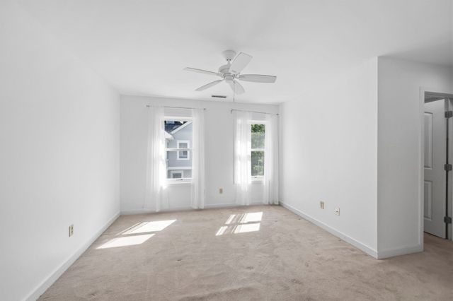 17 Walnut Court 17, Rockland, MA 02370