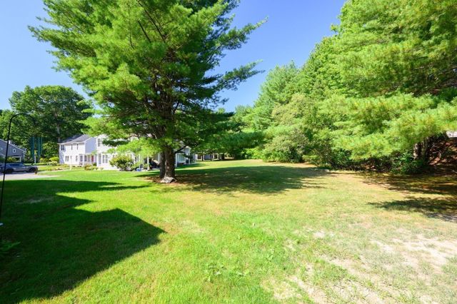 17 Walnut Court 17, Rockland, MA 02370