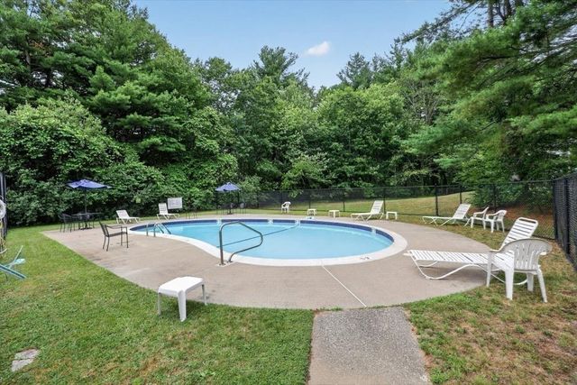 17 Walnut Court 17, Rockland, MA 02370