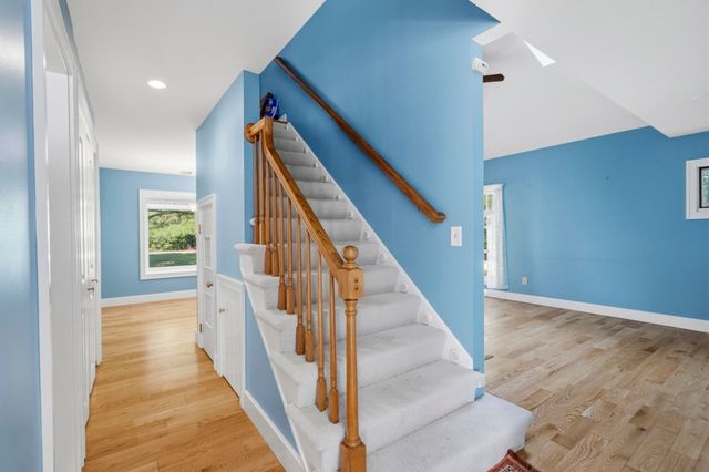 17 Walnut Court 17, Rockland, MA 02370
