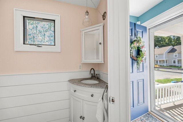 17 Walnut Court 17, Rockland, MA 02370