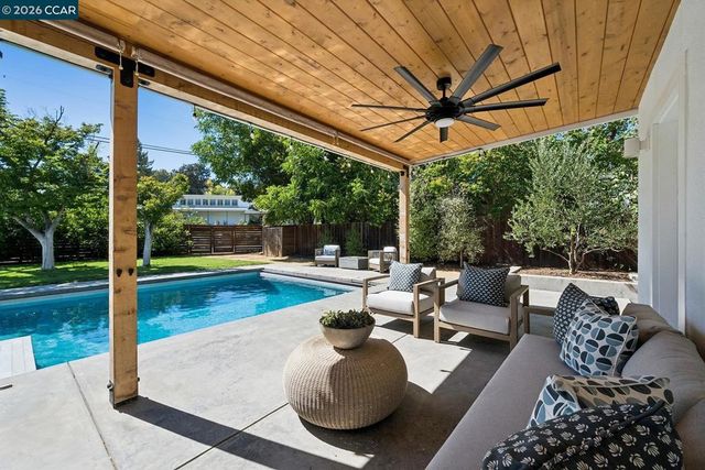 40 Meek Pl, Lafayette, CA 94549