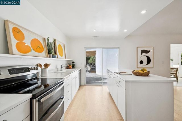 40 Meek Pl, Lafayette, CA 94549