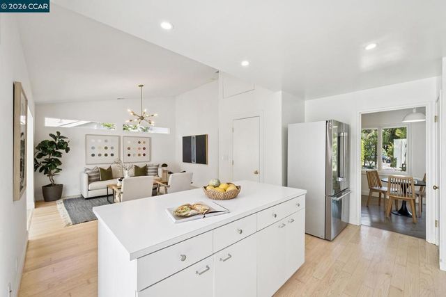 40 Meek Pl, Lafayette, CA 94549
