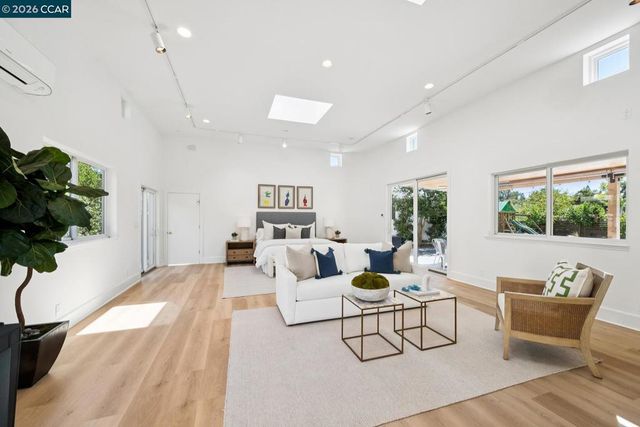 40 Meek Pl, Lafayette, CA 94549