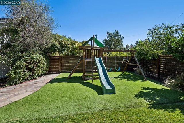 40 Meek Pl, Lafayette, CA 94549
