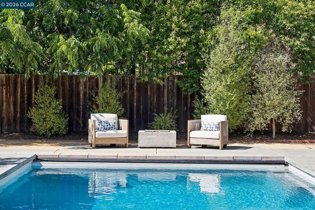 40 Meek Pl, Lafayette, CA 94549