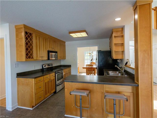 21311 Brewers Farm LN, Carrollton, VA 23314