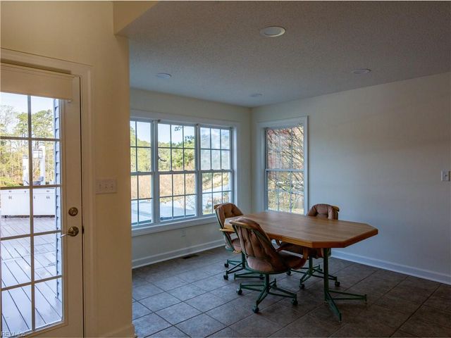 21311 Brewers Farm LN, Carrollton, VA 23314