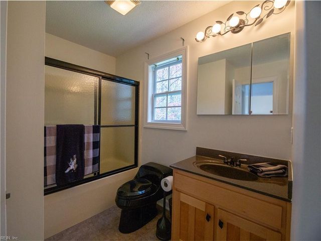 21311 Brewers Farm LN, Carrollton, VA 23314