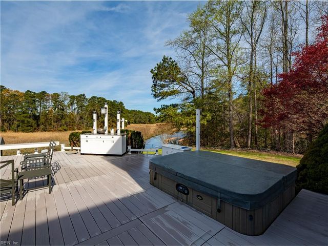 21311 Brewers Farm LN, Carrollton, VA 23314