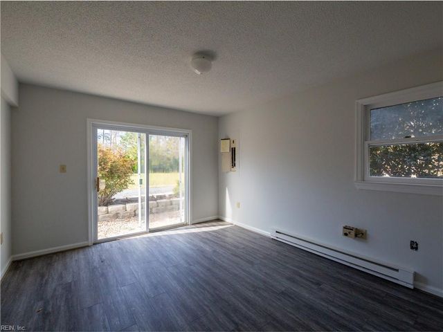 21311 Brewers Farm LN, Carrollton, VA 23314