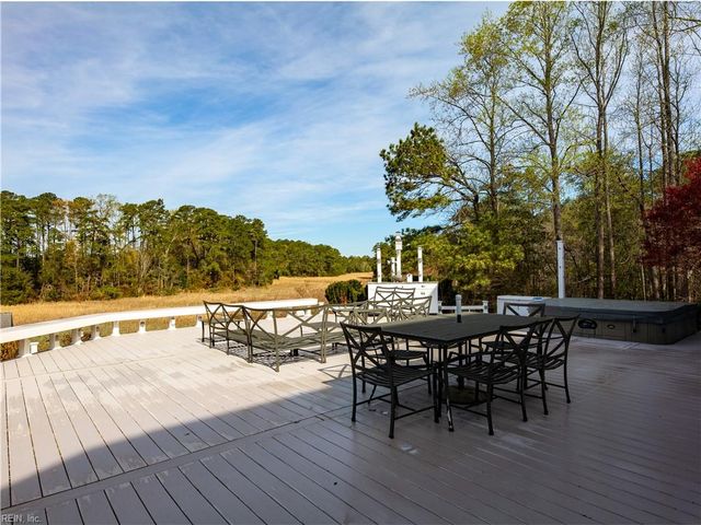 21311 Brewers Farm LN, Carrollton, VA 23314