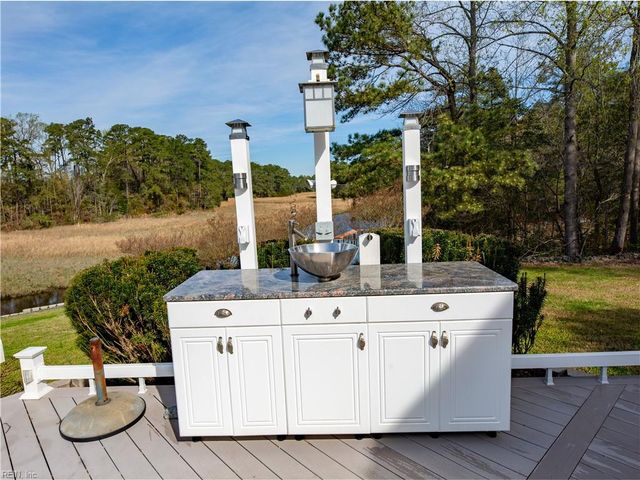 21311 Brewers Farm LN, Carrollton, VA 23314