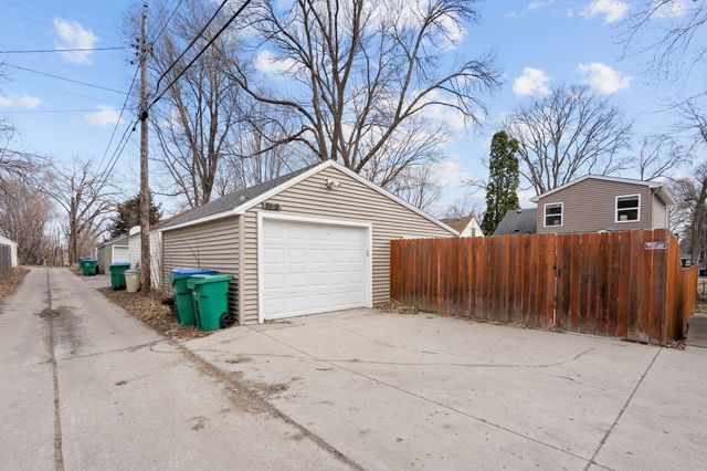 2712 Dakota Avenue S, Saint Louis Park, MN 55416