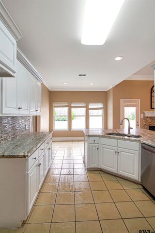 812 Rugby Ln, Whitehouse, TX 75791