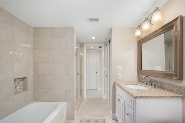 1860 Bay Road 206-E, Vero Beach, FL 32963