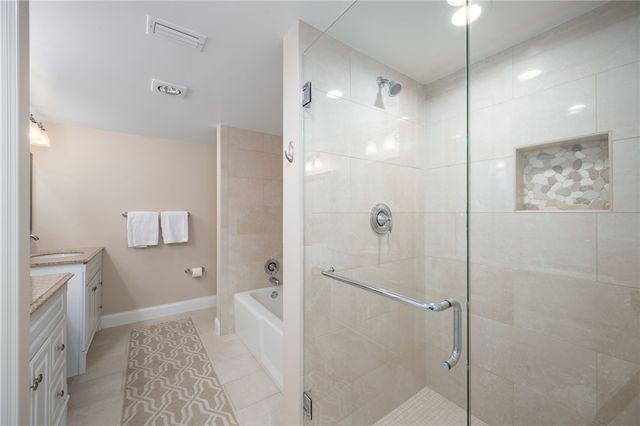 1860 Bay Road 206-E, Vero Beach, FL 32963