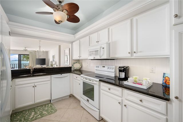 1860 Bay Road 206-E, Vero Beach, FL 32963