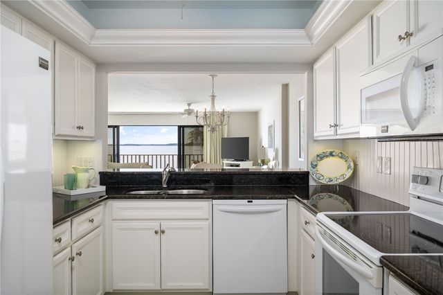 1860 Bay Road 206-E, Vero Beach, FL 32963