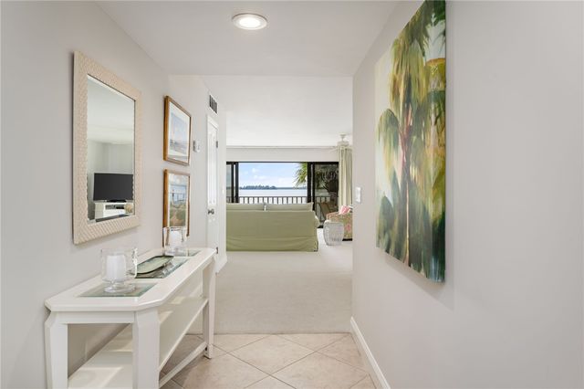 1860 Bay Road 206-E, Vero Beach, FL 32963