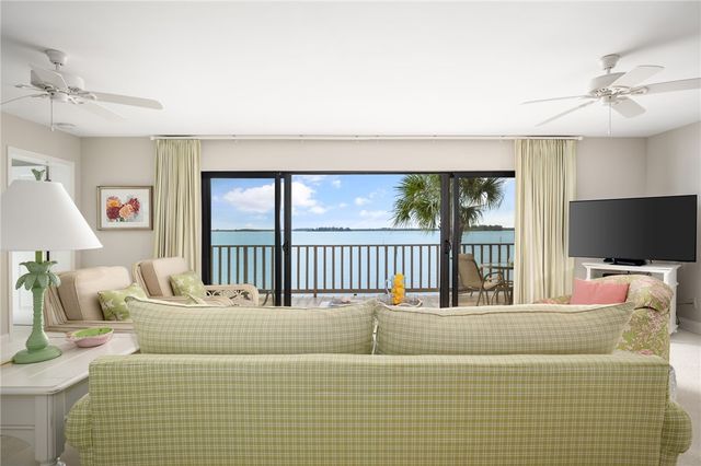 1860 Bay Road 206-E, Vero Beach, FL 32963