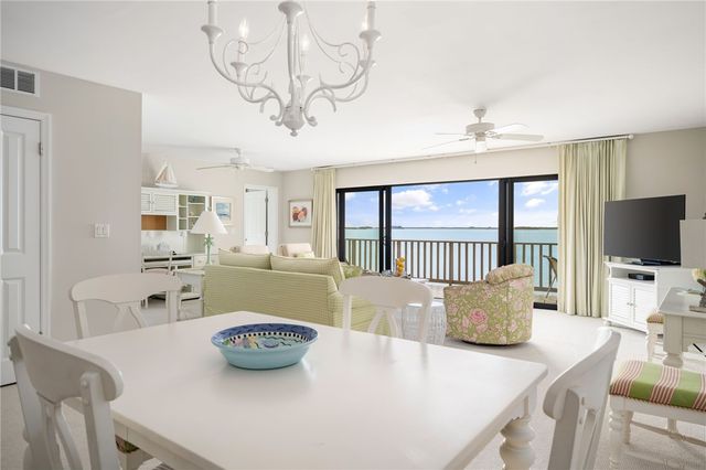 1860 Bay Road 206-E, Vero Beach, FL 32963