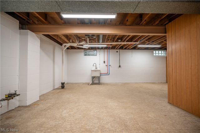 1019 Park Circle, Girard, OH 44420