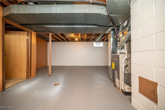 1019 Park Circle, Girard, OH 44420