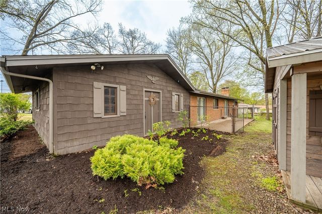 1019 Park Circle, Girard, OH 44420