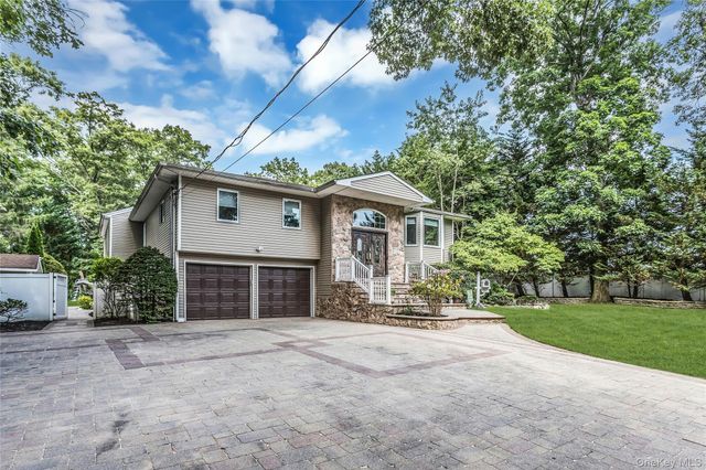 39 Kennedy Drive, Plainview, NY 11803