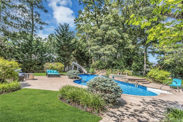 39 Kennedy Drive, Plainview, NY 11803