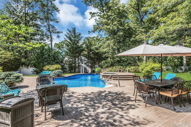 39 Kennedy Drive, Plainview, NY 11803