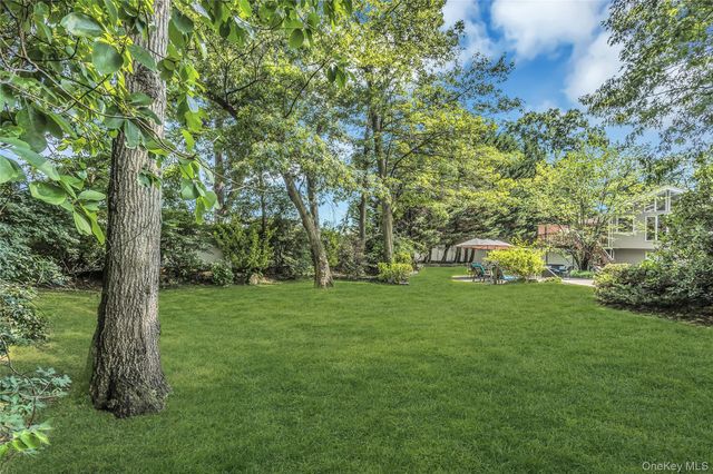 39 Kennedy Drive, Plainview, NY 11803