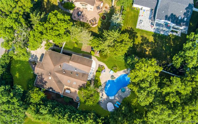 39 Kennedy Drive, Plainview, NY 11803