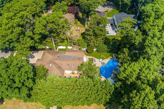 39 Kennedy Drive, Plainview, NY 11803