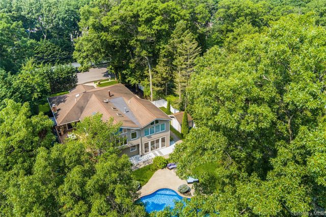 39 Kennedy Drive, Plainview, NY 11803