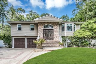39 Kennedy Drive, Plainview, NY 11803