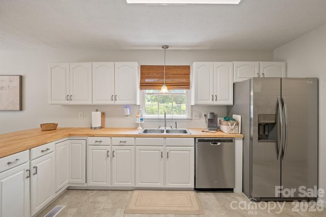 1133 Finger Bridge Road, Hickory, NC 28602