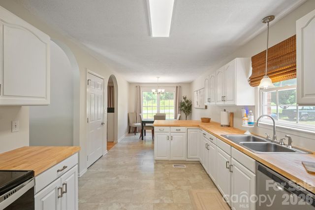 1133 Finger Bridge Road, Hickory, NC 28602