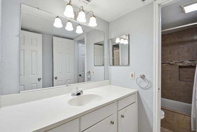 2100 Tanglewilde Street 576, Houston, TX 77063