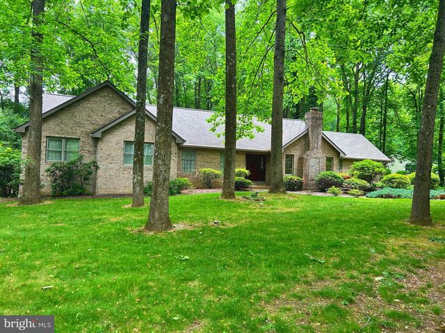 36 CRESTVIEW DR, Fleetwood, PA 19522