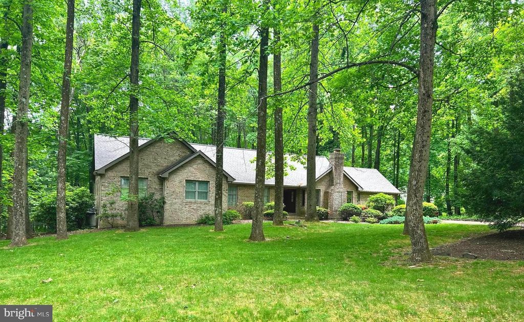 36 CRESTVIEW DR, Fleetwood, PA 19522