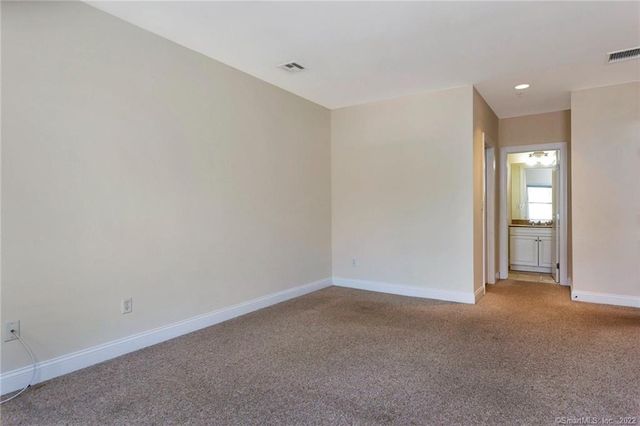 4 Daskams Lane 326, Norwalk, CT 06851