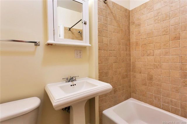 4 Daskams Lane 326, Norwalk, CT 06851