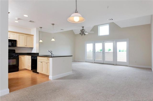 4 Daskams Lane 326, Norwalk, CT 06851
