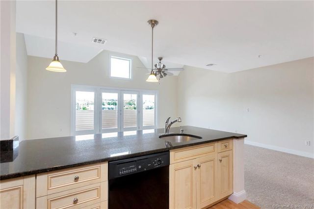 4 Daskams Lane 326, Norwalk, CT 06851