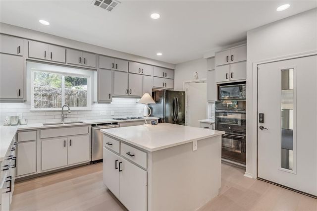 5606 Sedgefield DR, Austin, TX 78746